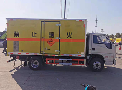 云龙爆破器材运输车技术升级与安全合规新趋势