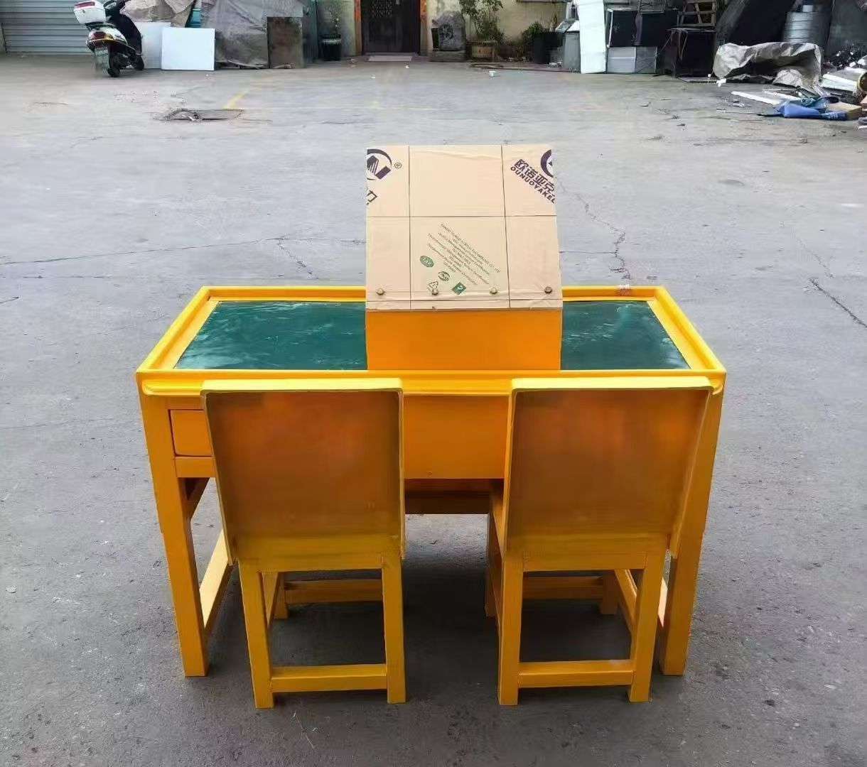 云龙防静电导通桌井下煤矿火工品发放桌：危险品流转的安全守护者